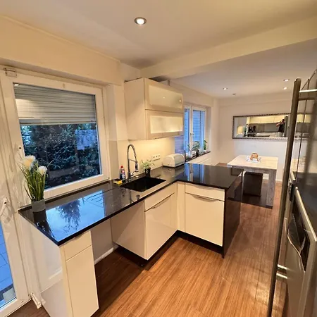 Exklusive Mit Schoenem Garten Und Blick Ins Gruene *