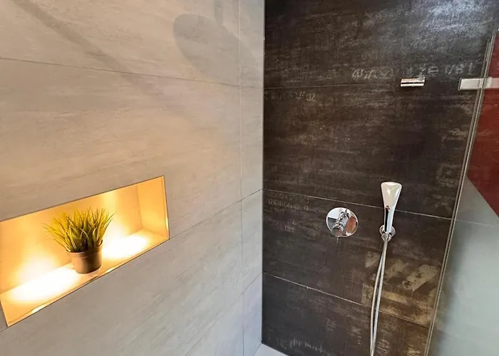 Exklusive Mit Schoenem Garten Und Blick Ins Gruene Гютерсло